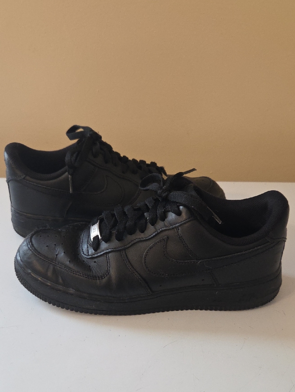 Nike Air Force 1's All Black Men's Low Top Sneakers Casual Tennis Shoes - Size 8